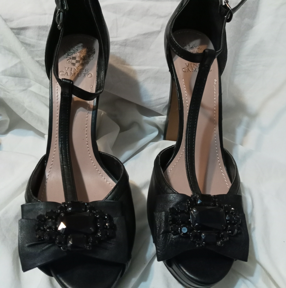 VINCE CAMUTO JEWELED BOW 5 1/2" HEELS STRAPS 11B